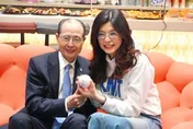 世界全壘打王來台　鄭麗文化身小球迷：我和王貞治拍到照了