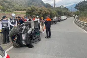 離譜！高雄25歲男酒駕農用車載4友人　撞護欄噴飛濺血
