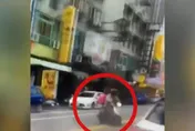 影/情勒女警？台中外送員跨雙黃線遭開單　竟當街下跪
