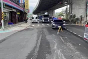 影/新北八里砂石車擦撞機車　女騎士當場死亡