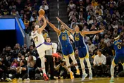 NBA/湖人大破勇士！壽星東契奇砍26分　詹皇一紀錄超越喬丹