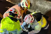 跟死神拔河！新竹台68線「男駕駛拋飛車外」　全身重創命危