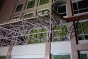 內湖客家電視台凌晨竄火苗黑煙　辦公室燒毀10平方米