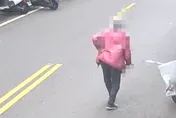 影/高雄7旬阿嬤持刀走街頭　稱「切割紙箱」仍遭送辦