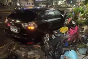 影/台中休旅車暴衝連撞11車　肇事駕駛棄車落跑警追查