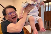 中華隊怒嗑泡菜　總統府一把手抱著嫩嬰大喊「台灣尚勇」