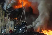 俄軍深夜狂轟烏克蘭！哈爾科夫公寓遭飛彈擊中　至少10人喪命