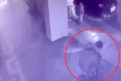 影/富商掉包包10萬現金消失　男撿走3天後送警局遭送辦