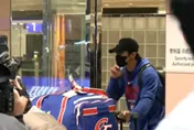 影/中華隊光榮歸國！球迷熱情大喊「辛苦了」　陳傑憲全家亮相