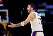 NBA/東契奇比「數錢手勢」諷裁判　重罰5萬美元恐禁賽
