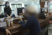 影/酒駕無照又用他車牌！　鳳山女子闖入裁決中心丟東西駡人