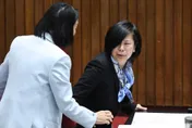 韓國瑜鼓勵、喊媽祖保佑送暖　李貞秀初登國會論壇淚灑現場