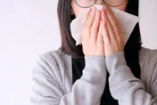 反覆流鼻涕4年！陸女以為鼻炎突高燒昏迷　竟確診「腦子漏水」