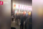 影/別在門口跳廣場舞！武漢火鍋店老闆勸離遭拒　怒持刀傷2人