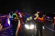 影/新竹百警大動作！「緝飆靖城專案」掃蕩飆車族
