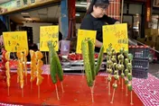 「高山青」糖葫蘆實為檳榔　攤商：禁售18歲以下