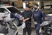 影/高雄34歲醉男失控「隨地便溺」還襲警　狼狽上銬畫面曝