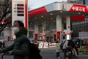中東戰火波及東莞！塑膠原料「一分鐘一個價」　貨車湧入搶購