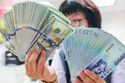32元防線失守！三大壓力夾擊　新台幣重貶創10個月新低