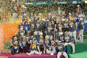 WBC/太爽了！委內瑞拉球員淚唱國歌　總統宣布放假一天
