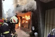 影/基隆安樂區民宅火警　男子點蠟燭洗澡引燃燒傷送醫