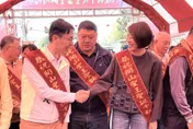 南投選戰開打！許淑華、溫世政首次廟前同框只握手寒暄