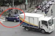影/新北Ubike遭轎車正面衝撞　國中生連人帶車慘摔