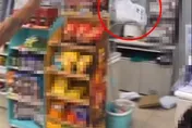 超商店員惡搞「包裹當皮球丟」　誇張行徑全都錄