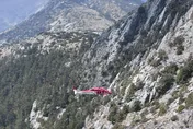 影/63歲山友墜秀姑巒山碎石邊坡　黑鷹直升機送醫急救