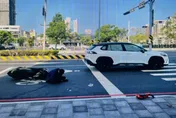 影/台南34歲男騎車酒駕連2撞！零件噴飛　波及無辜轎車