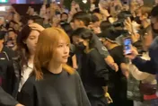 影/TWICE演唱會落幕低調現身金豬食堂！上百粉絲擠爆守候