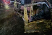影/油價大漲前夕！台南小貨車載20公升汽油突起火　燒到剩廢鐵