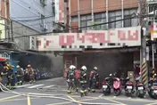 影/新北蘆洲便當店火警濃煙狂竄　1人手部燒傷送醫