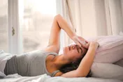 太早、太晚睡都不好！研究揭「黃金睡眠時間」死亡風險最低