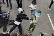 影/逾萬小草集結凱道！聲援柯文哲　痛罵豺狼當家打人偶