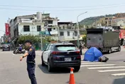 影/被迫登出人生！高雄女騎士遭貨車輾過慘死