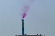 嘉義焚化爐冒神祕紫煙嚇壞民眾！　環保局出面說明了