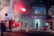影/北市文山區中古車行突發大火！消防73人馳援