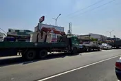 影/高雄仁武5車連環撞　大貨車釀禍1人受傷送醫