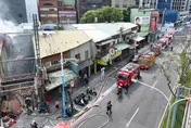 影/新北蘆洲鐵皮工廠火警　2樓悶燒濃煙狂竄