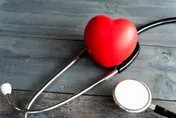 走路喘、腳腫別怪老化！婦靠「微創導管術」術後隔日下床