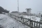 玉山今天中午降4月雪！銀白世界曝光