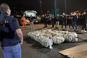 影/貨輪走私333公斤大麻花　海巡強靠登船逮7人