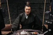 吳剛《慶餘年》腿殘疾「2季坐著演」　揭拍攝變健身達人原因