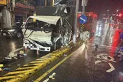 影/新莊貨車司機擦眼鏡雨滴釀禍　自撞安全島車頭全毀