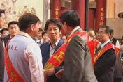 黃偉哲捲亞太球場風波遭炎上！謝龍介當面告狀　賴清德表達關切