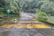 影/新竹豪雨釀土石坍方　122線、竹67線道路受阻