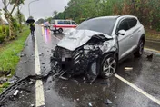 天雨路滑釀禍！阿里山公路2休旅車對撞　5人送醫