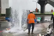 影/泰山聯結車雨天失控輾碎路人　再衝工地2保全受傷
