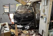台中7旬婦駕車暴衝撞民宅！夫妻看電視無辜挨撞釀4傷